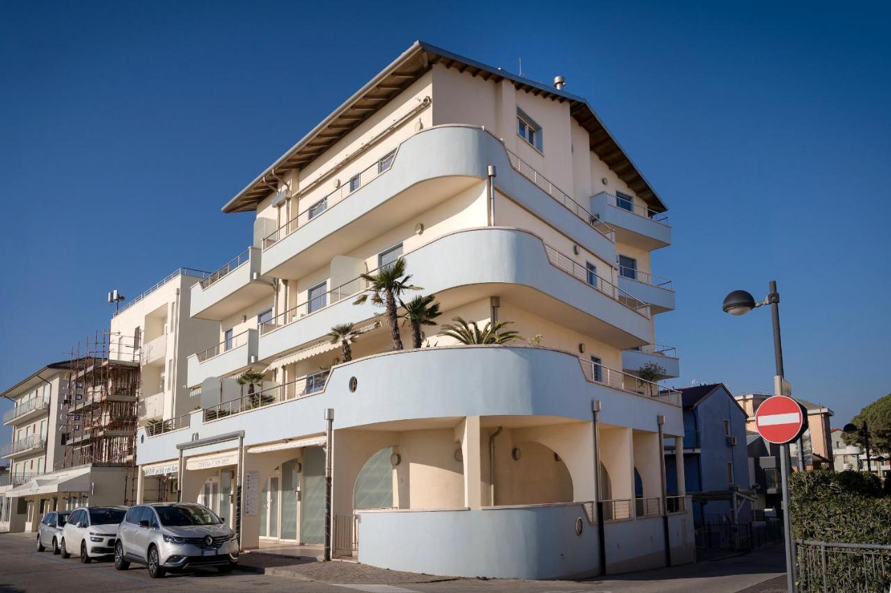 Ferrari Apartments Levante Caorle Ngoại thất bức ảnh